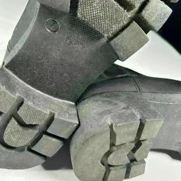 QUPID Black Chunky Sole 1" Heel Chelsea Combat Shoes Faux Leather Women Size 7 - Picture 7 of 9